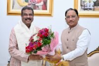 मुख्यमंत्री विष्णुदेव साय से सांसद धर्मेंद्र प्रधान की मुलाकात, रायपुर में हुई शिष्टाचार भेंट…