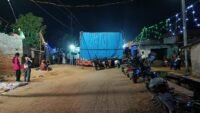 बोरे गांव में मुख्य मार्ग बंद! नवरात्रि कार्यक्रम के बीच राहगीर परेशान रूट डायवर्जन की सूचना पर उठे सवाल आवाम की आवाज़ न्यूज़